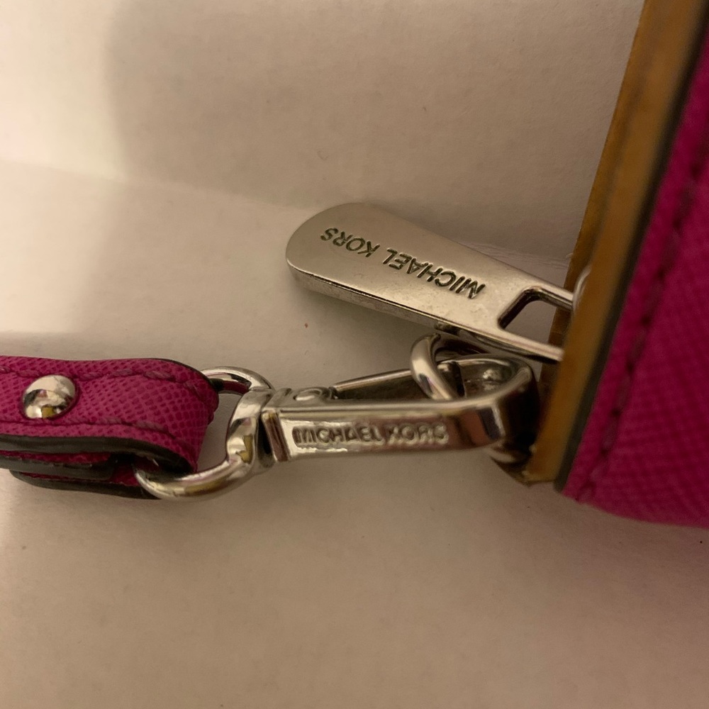 Michael Kors wristlet wallet - Picture 4 of 10
